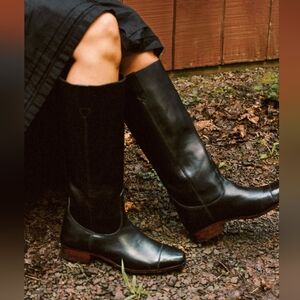 ISO! Yoko Boots In Noir